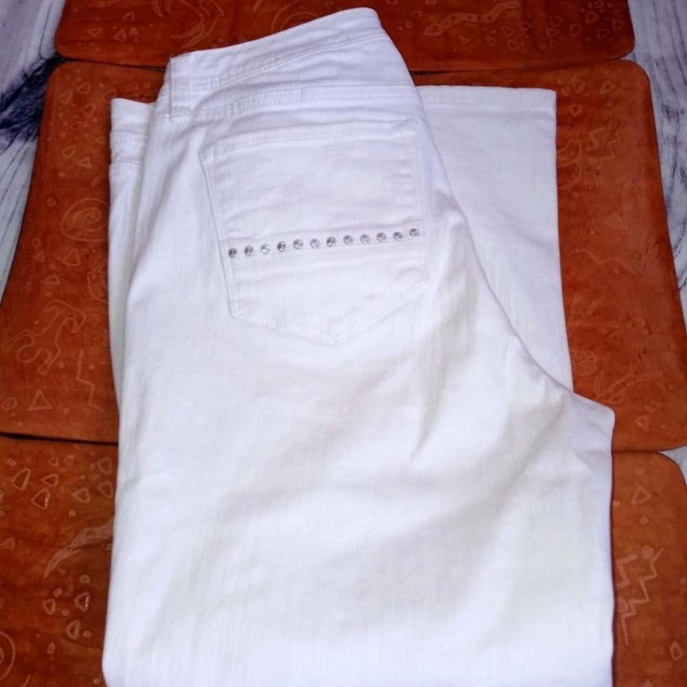 Capri Pants - Picture 2 of 4